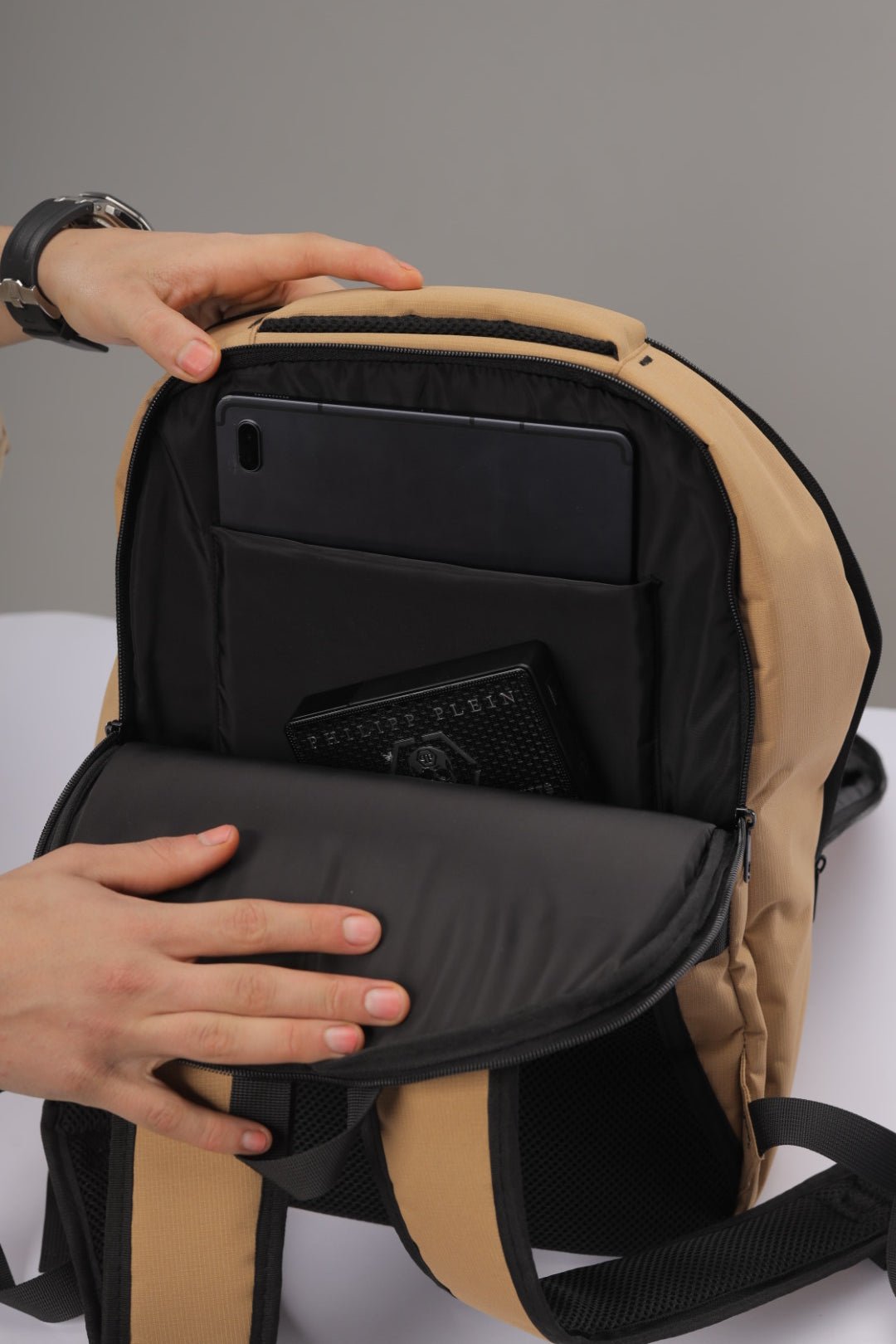 Essentials Backpack - Lupo bianco