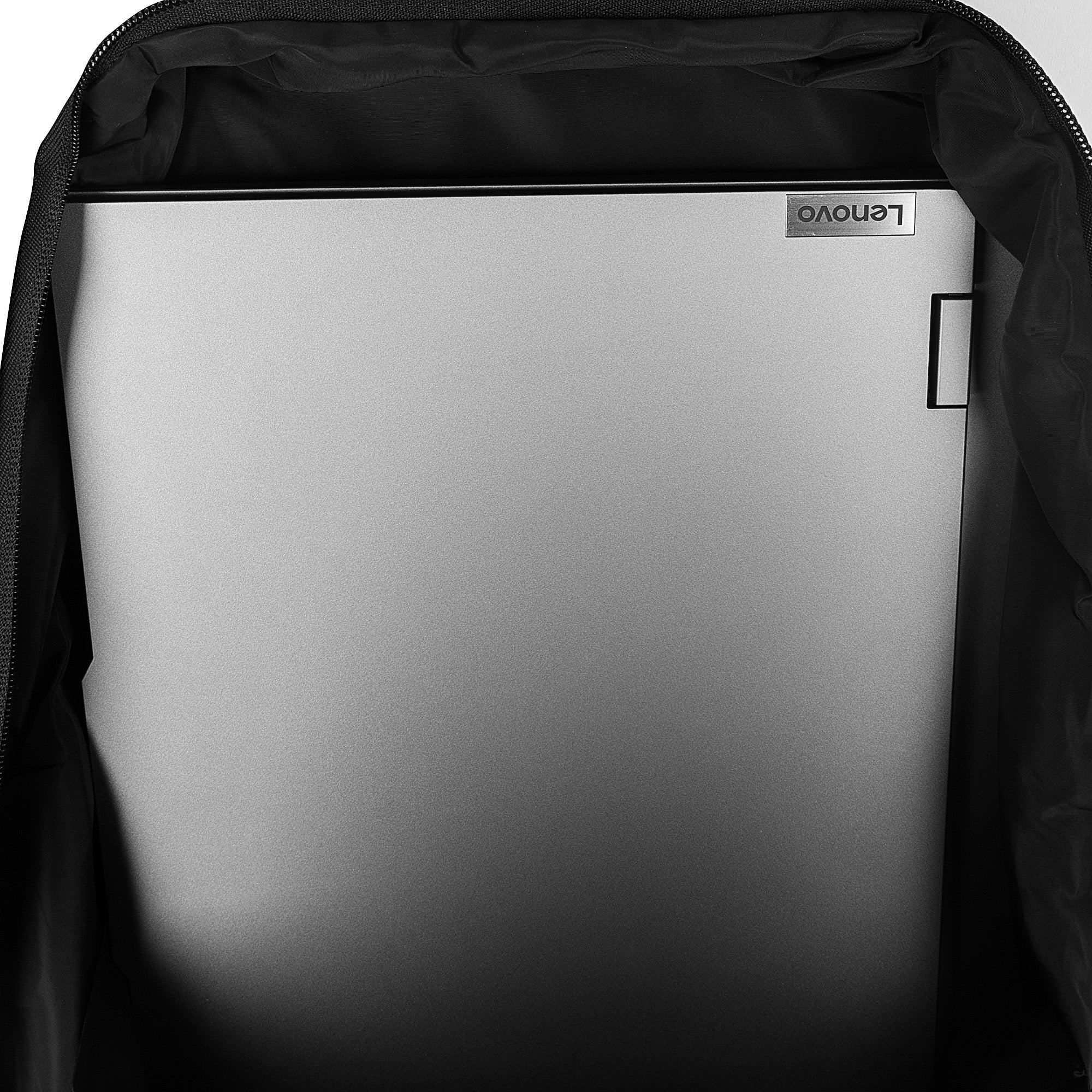 Essentials Backpack - Lupo bianco