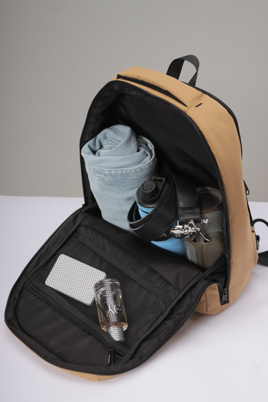 Essentials Backpack - Lupo bianco