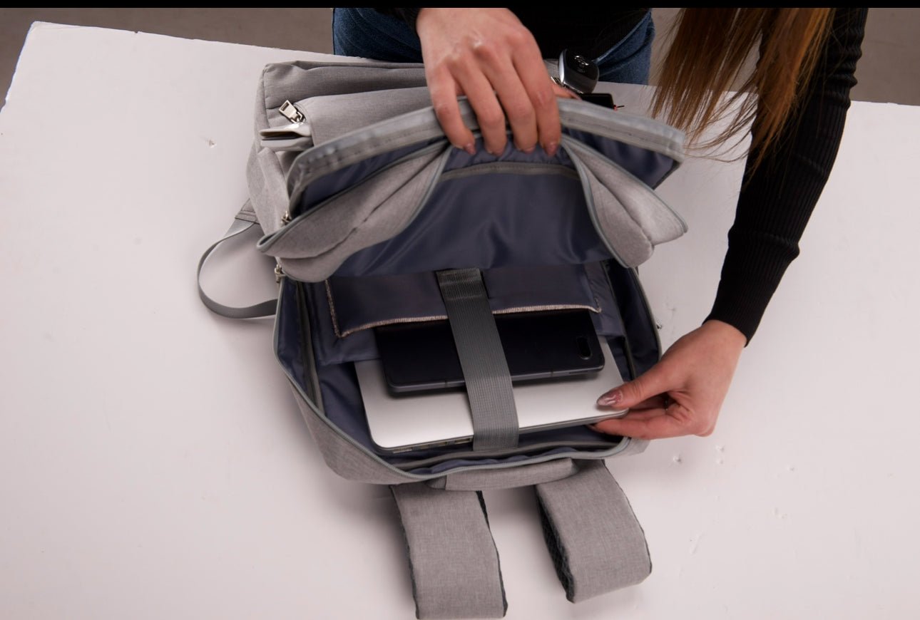 Multi - Pocket Backpack - Lupo bianco