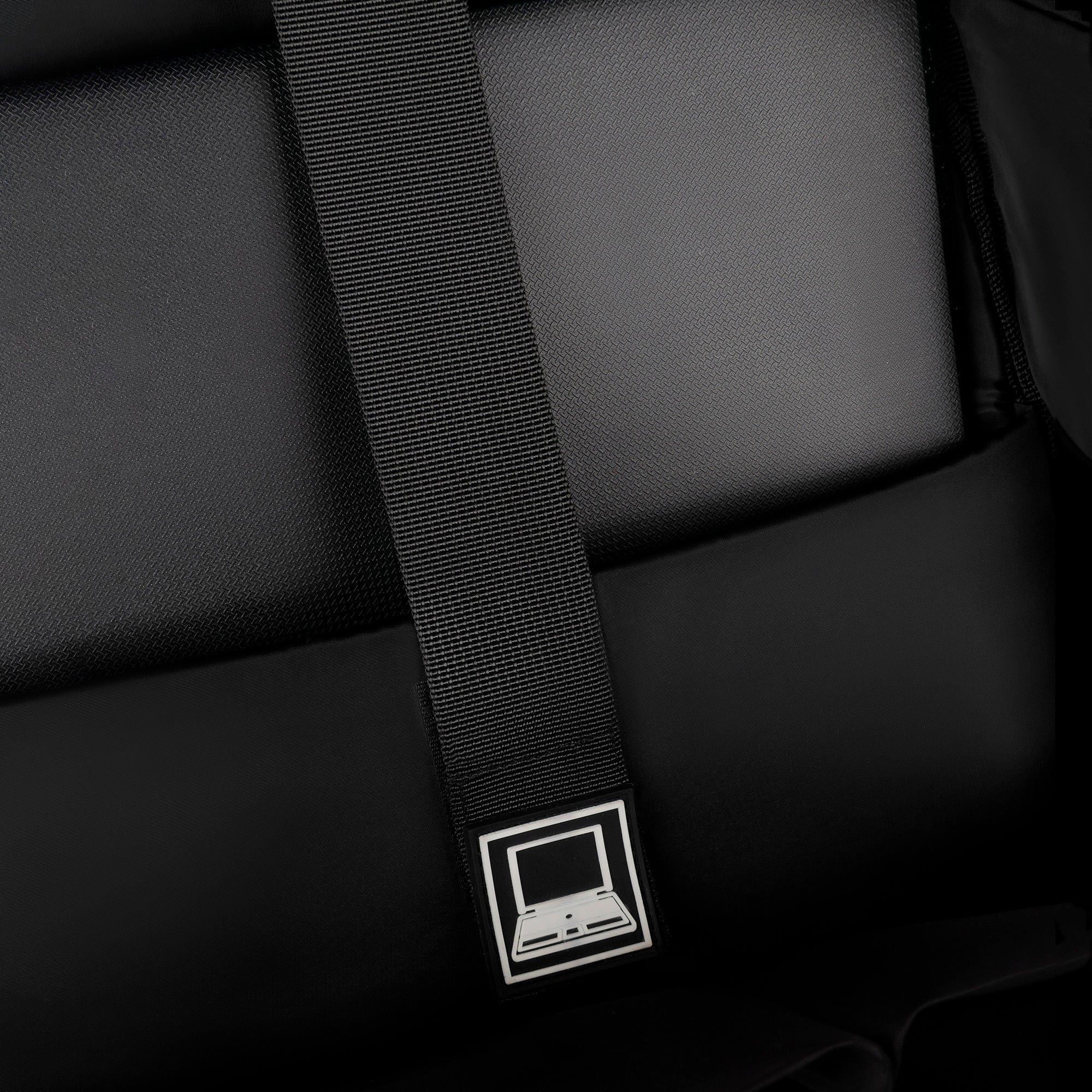 Lupo bianco XStreet Backpack – stylish 17.39L lightweight water-resistant backpack Egypt with laptop pocket, padded straps, and modern design | best men’s and women’s backpacks in Egypt